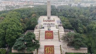 江苏省暨南京市各界向雨花台烈士敬献花篮仪式举行