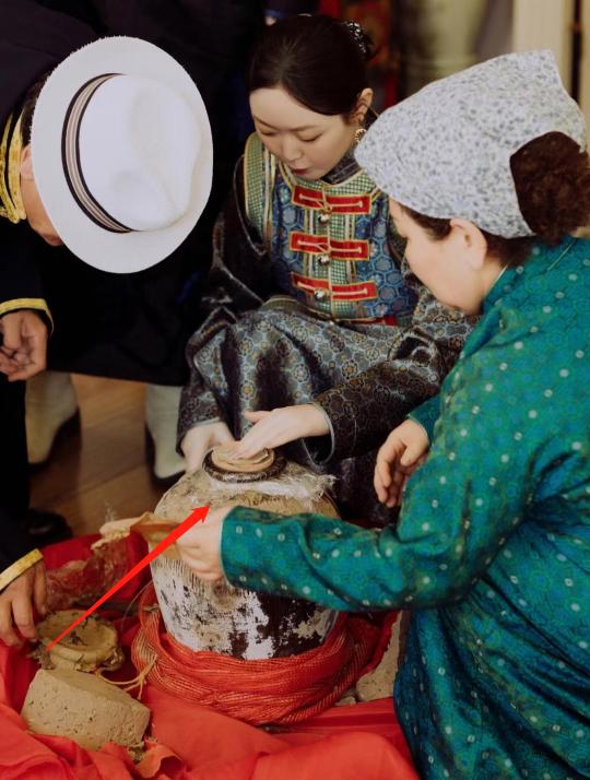 吉祥三宝女儿或启程赴韩！带夫祭拜爸爸，疑怀孕5个月，母亲不舍