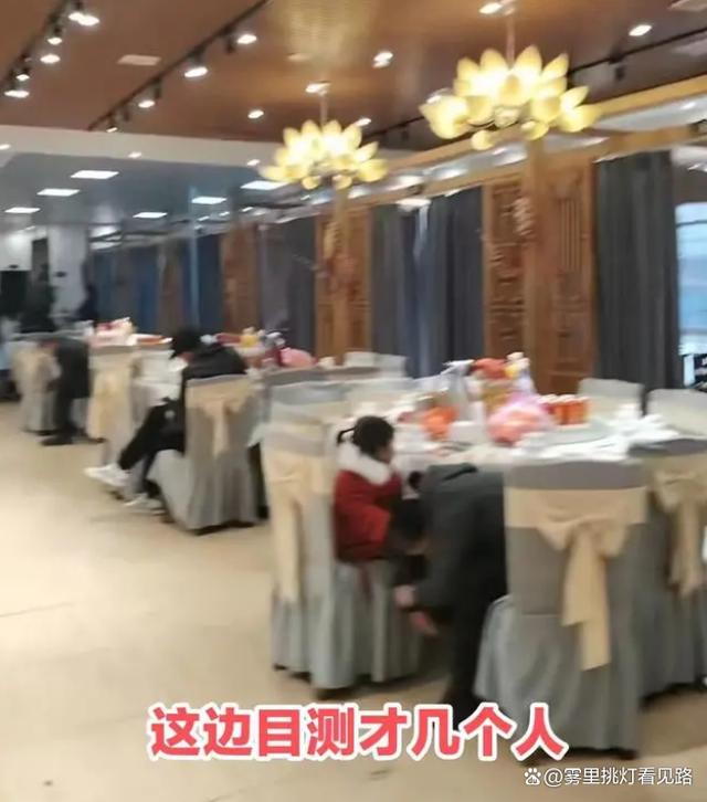 湖南男子小年办乔迁宴，20桌备妥仅2桌客人，网友：太尴尬了！