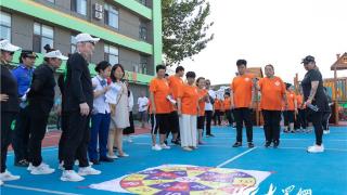 迎接第十七次全国特奥日—— “阳光特奥，融合共享”趣味融合运动会在青岛顺利举办