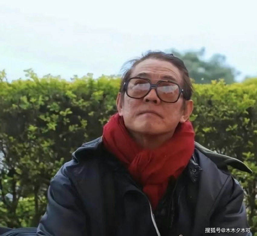 成龙近照老太多，头发胡子花白，网友：对岁月二字有了实感