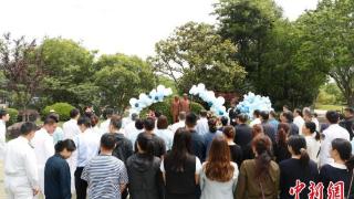 “中国肝胆外科之父”吴孟超逝世三周年 医护墓前悼念祭扫