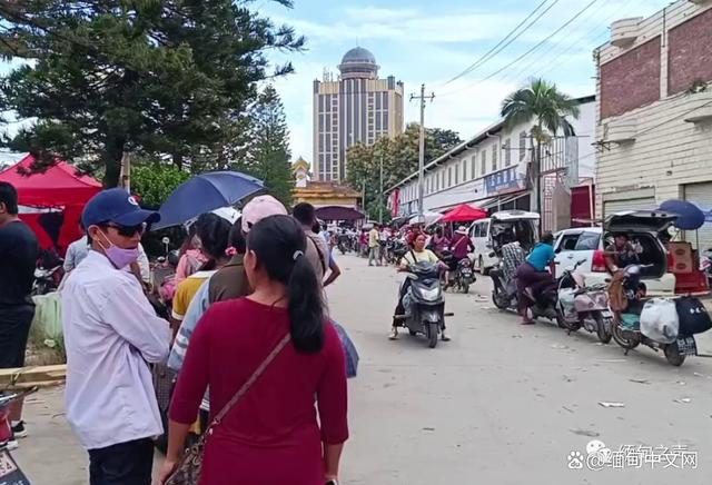 缅甸公民可持“蓝卡”入境中国：瑞丽口岸客流激增