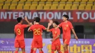 2-1！中国队终于赢了，79分钟绝杀，国产C罗救主，球迷欢呼