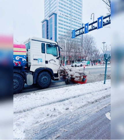 情报站|山东大雪中的温情守护！寒风中这些暖心瞬间令人动容……