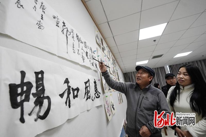 组图｜河北迁安：书画笔会迎“双节” 翰墨飘香送祝福