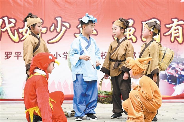 罗平振兴小学：阳光党建让校园变“乐园”