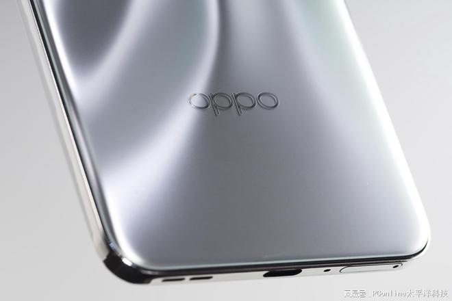 opporeno12千禧银配色横空出世，迅速成为焦点