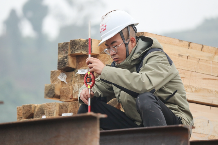 成渝中线铁路重庆段加紧施工 确保主体工程顺利推进