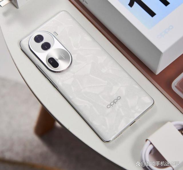 OPPO Reno11系列首批评价出炉：线上和线下，两极分化