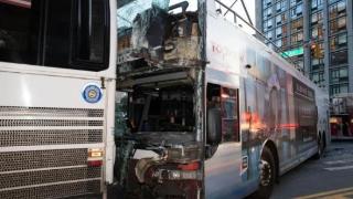 突发！美国纽约市两辆大巴车相撞，至少80人受伤