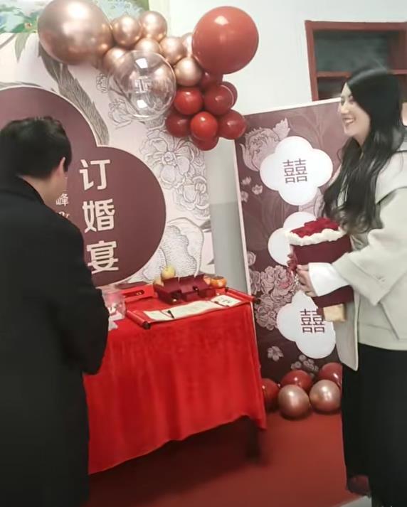 浙江：情侣订婚女子美丽男子普通，网友：我输哪里了？