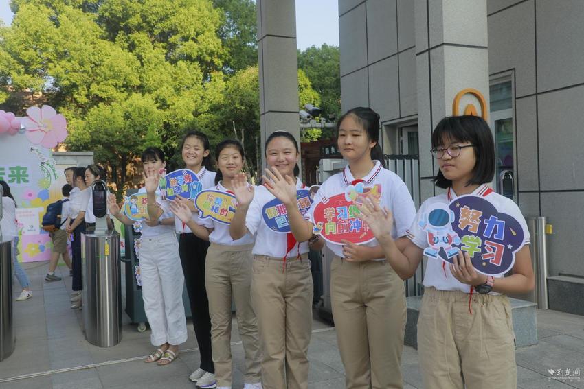 播种希望！神龙小学学子开学收惊喜