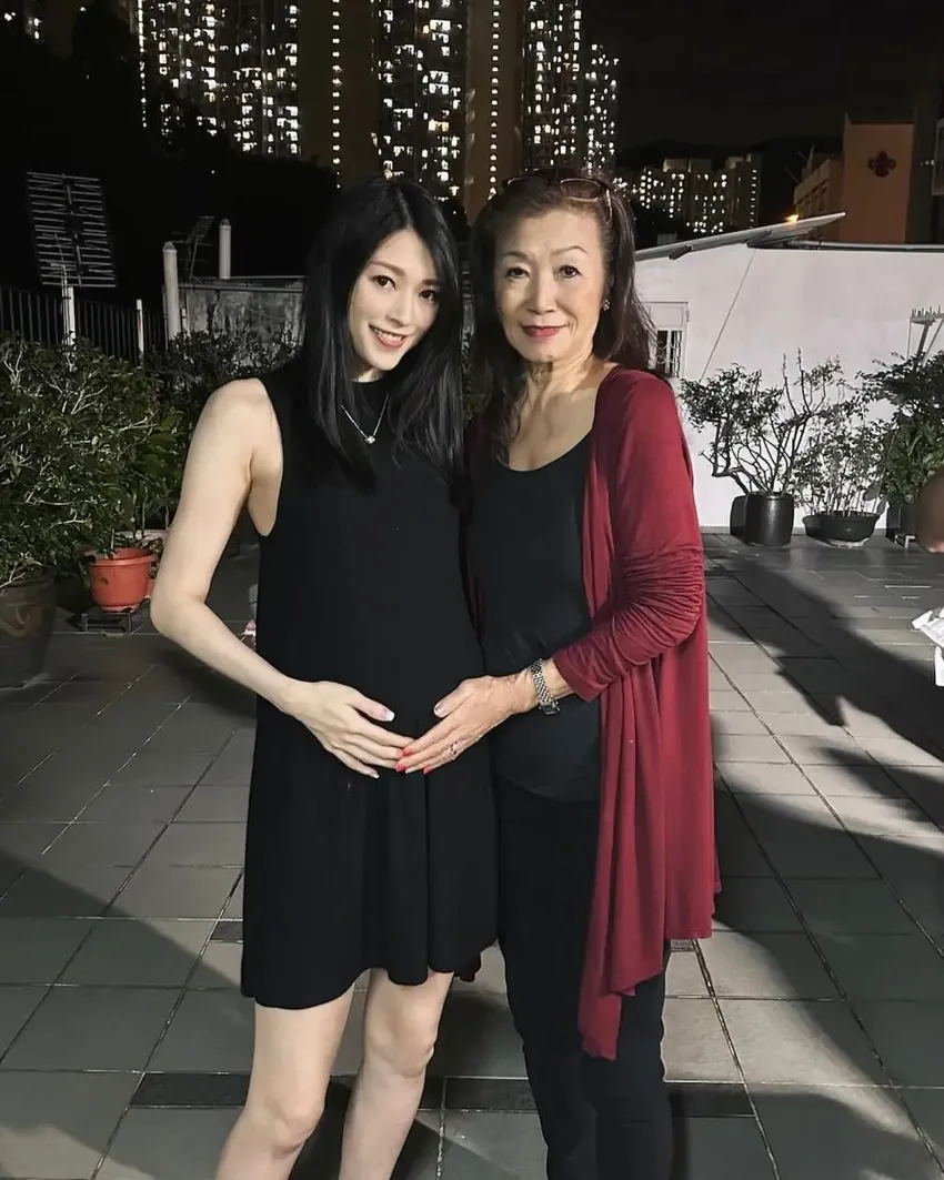 连诗雅7个月孕肚圆鼓鼓！75岁母亲美貌激似TVB古装女神陈秀珠