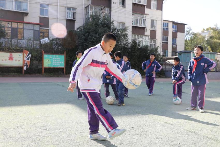 石家庄市桥西区：多彩课间十分钟 传统游戏乐趣多