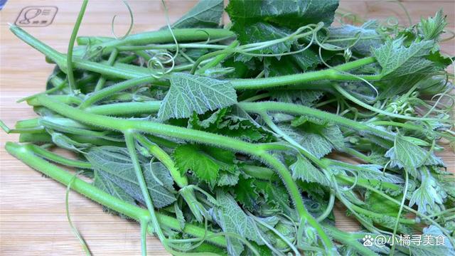 夏天这菜别错过，天然“护眼菜”，脆嫩爽口营养足，中老年要常吃