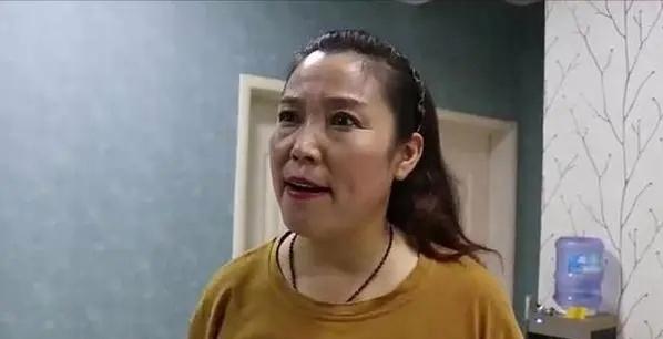 我住院，儿子没来，看见儿媳的朋友圈，我悄悄给邻居女儿2万