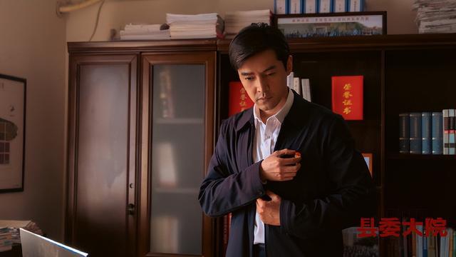 《县委大院》同样演“丈夫”，胡歌王骁对比，王骁让人笑掉大牙