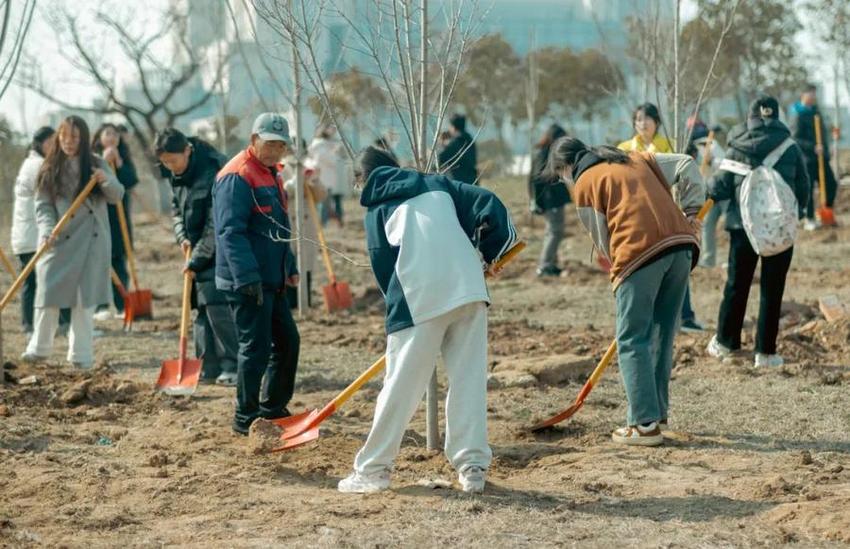 植葱葱树木，育莘莘学子！临沂大学开展2024年植树节活动