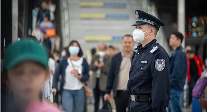 “五一”小长假长沙南站民警开启假日勤务模式