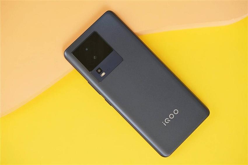 iQOO突然上架新机，16GB+512GB+120W闪充，搭载骁龙8+售价亲民