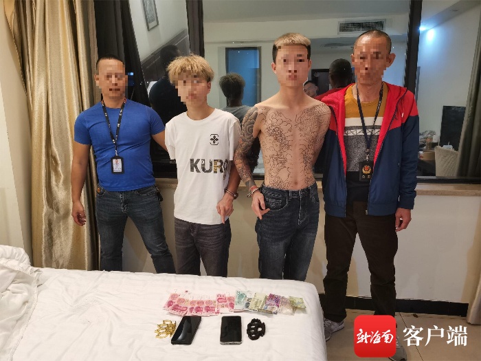 海口警方破获一起“拉车门”式盗窃案缴赃款760元