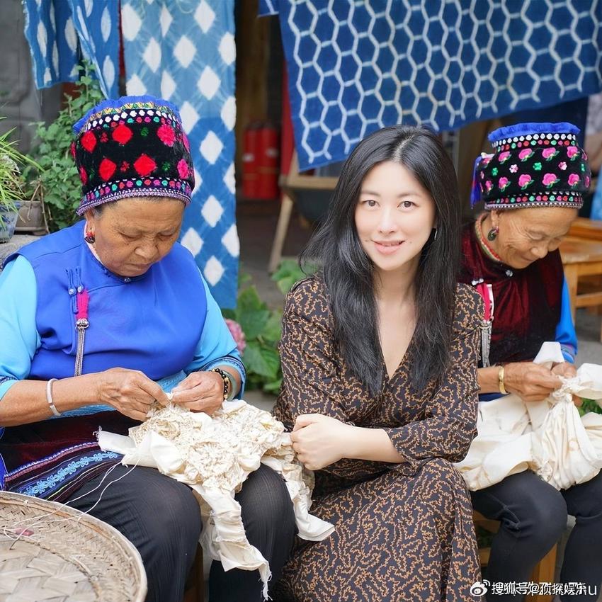 朱珠一家三口出游，两岁女儿颜值获赞，却因用安抚奶嘴引热议