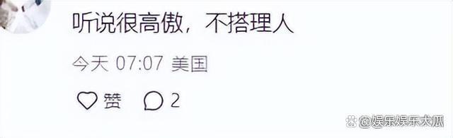 38岁凤姐公园散步被偶遇，性格冷淡不理人，月入5k生活拮据！