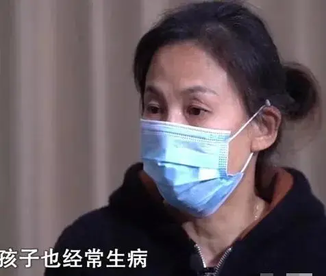 50岁大妈苦苦纠缠男友20年，生下一儿一女后，男友却娶了别人