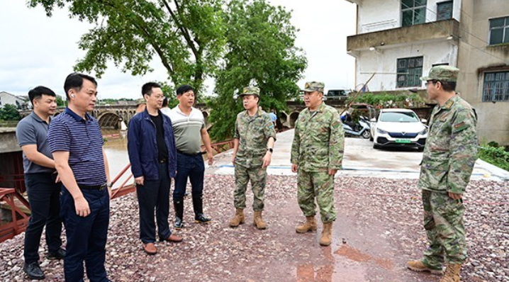 醴陵市人武部积极应对抗洪抢险