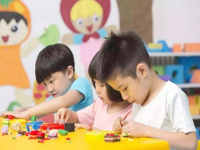 想知道孩子在幼儿园的情况？跟娃聊天有技巧，3个方法，效果很好