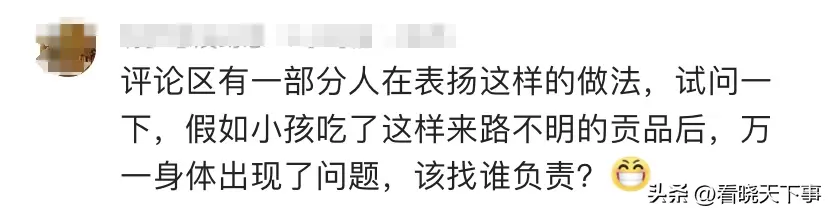 男孩清明去墓地捡贡品，一书包贡品倒在地上开吃，评论区吵翻天