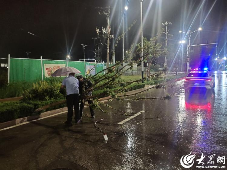 潍坊大雨中的坚守，是温暖更是心安