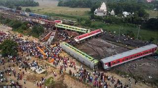 三辆列车相撞致上千人伤亡，印度为何火车事故频发？