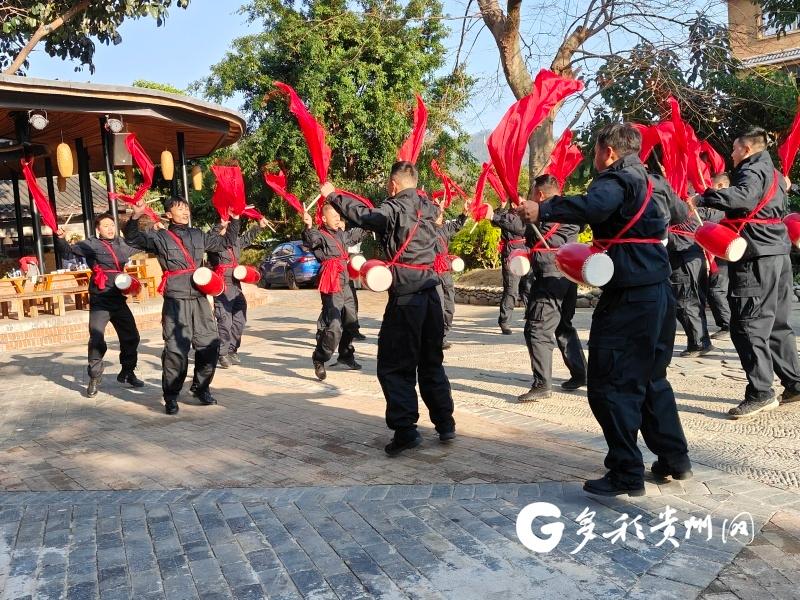 “中”！2024万峰林警察半程马拉松参赛选手为普安红点赞