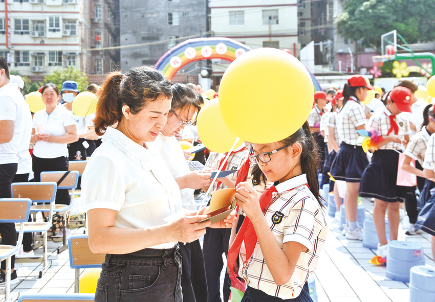 重视支持家庭教育 共同照亮孩子未来