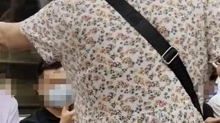 大妈地铁抢座失败后诅咒女子家人，目击者称“骂了两三站路”，地铁：正调查核实