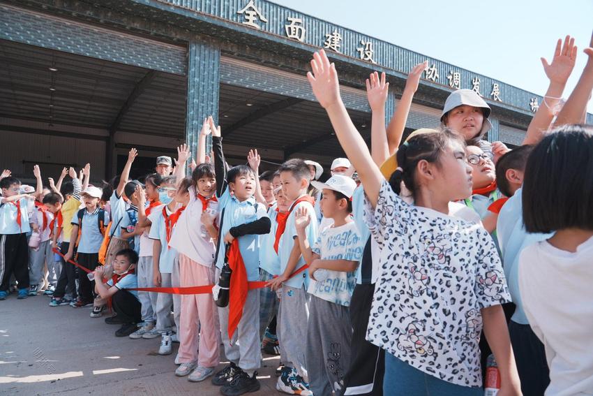 千余名小学生学习应急救援技能