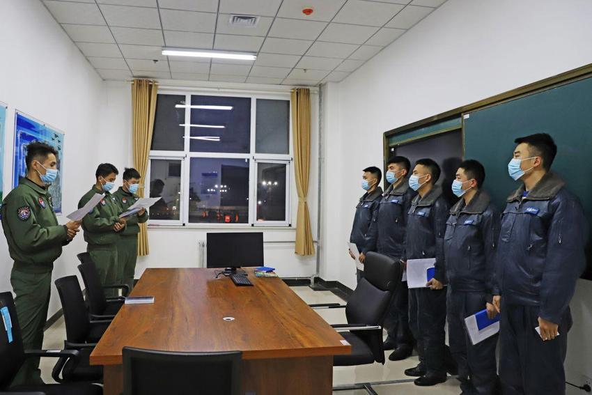 直击新年开训现场 | 闻令而动,海军航空大学某团打响新年开飞“第一枪”