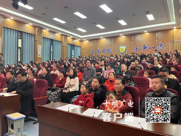 郧阳区实验小学开展“爱国主义教育与科学教育”学习宣传活动