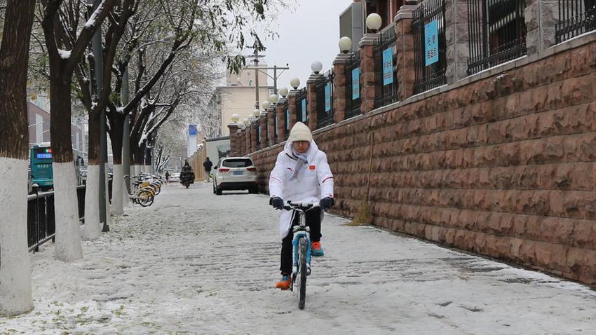 “医”线直击｜雪后有医院一天接诊四五十名摔伤患者，多手腕骨折