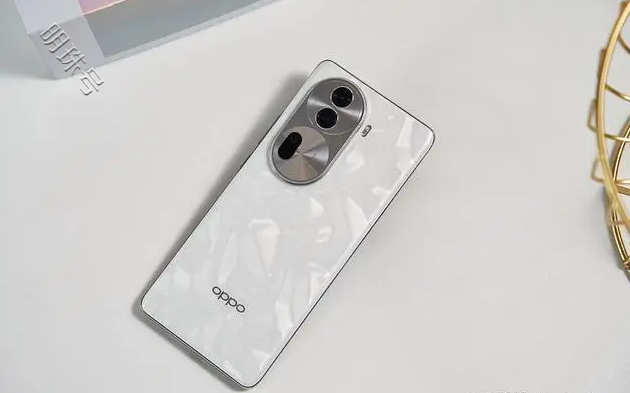 搭载4800mAh超耐久大电池，opporeno11续航无忧