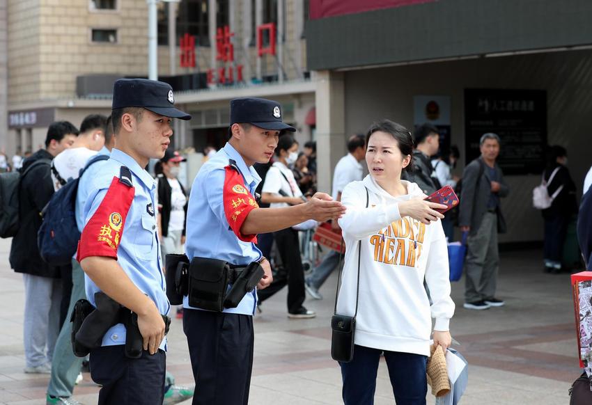 北京铁警“平安5号”行动织密两节“平安网”