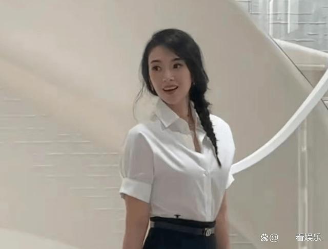 章子怡离婚后首度公开亮相，焕发自信魅力，唤起银幕记忆