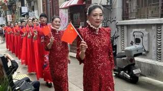 在老汉口这个百年老里份里，国风雅韵旗袍秀为国庆添彩