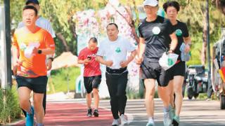 “绿色捡跑”在北京朝阳公园举行