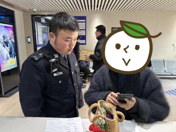 网恋男友骗财骗色，民警及时劝回