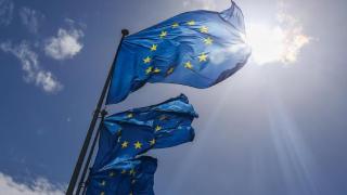 欧盟通过第九轮对俄制裁方案！同一天，批准向乌提供经济援助！
