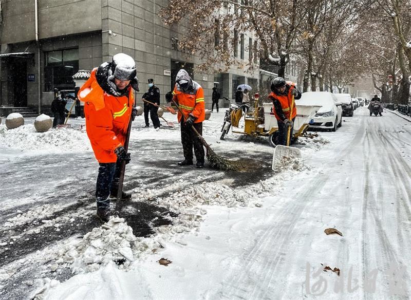 石家庄：清雪除障保畅通