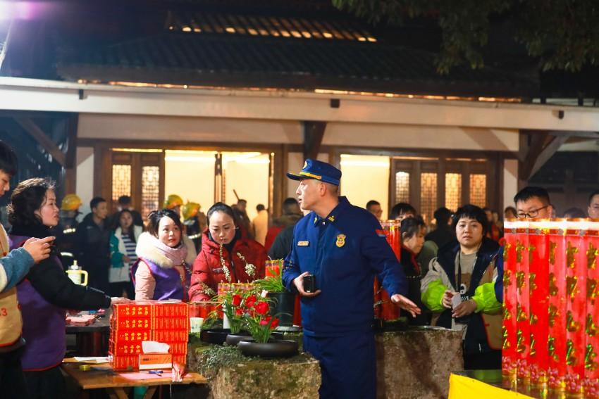 新春走基层 | 除夕四川消防共接处警1486起 提醒市民欢度佳节勿忘安全